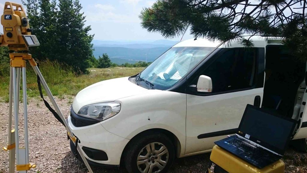 Geodetska oprema na terenu