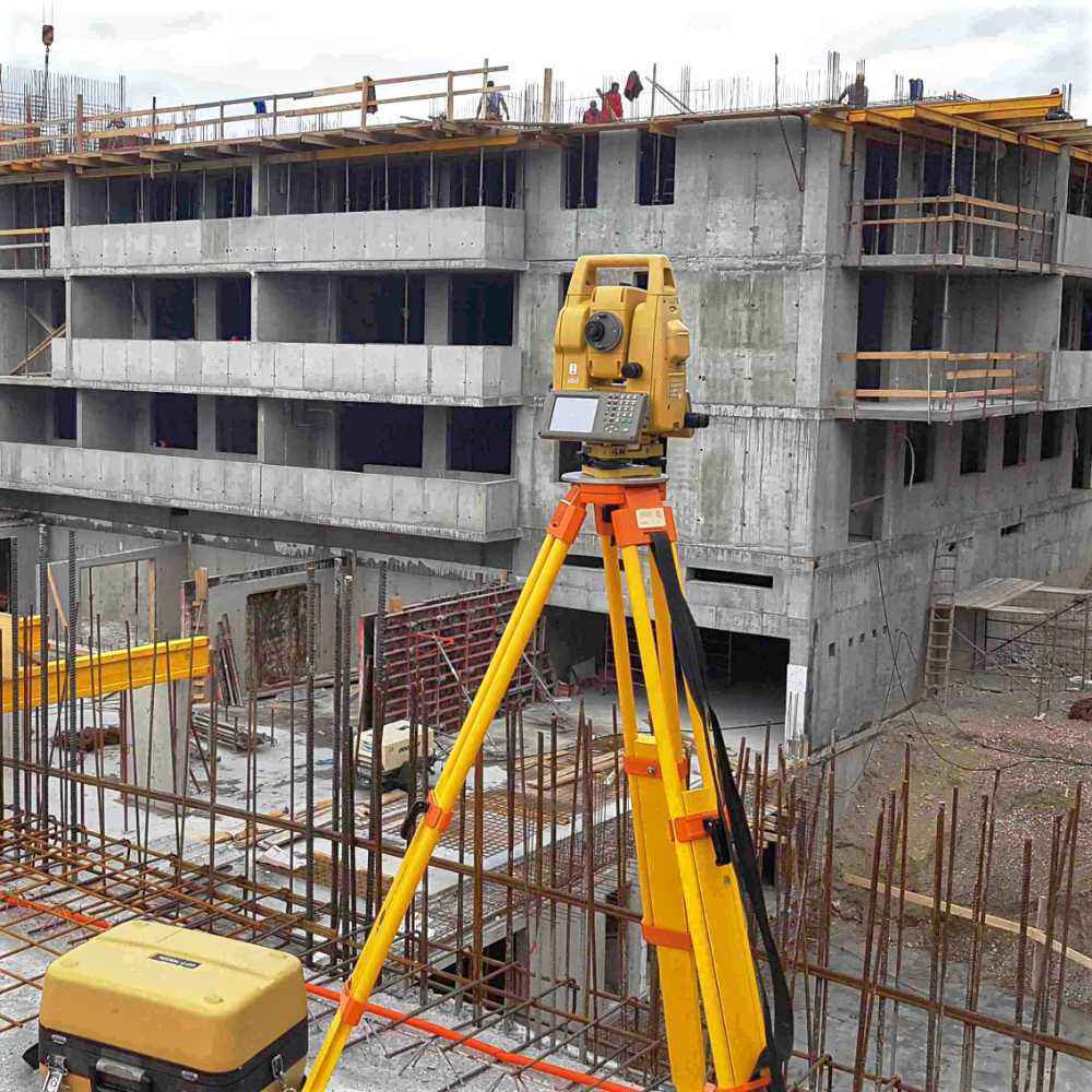 Mjerna oprema na snimanju zgrade u izradi